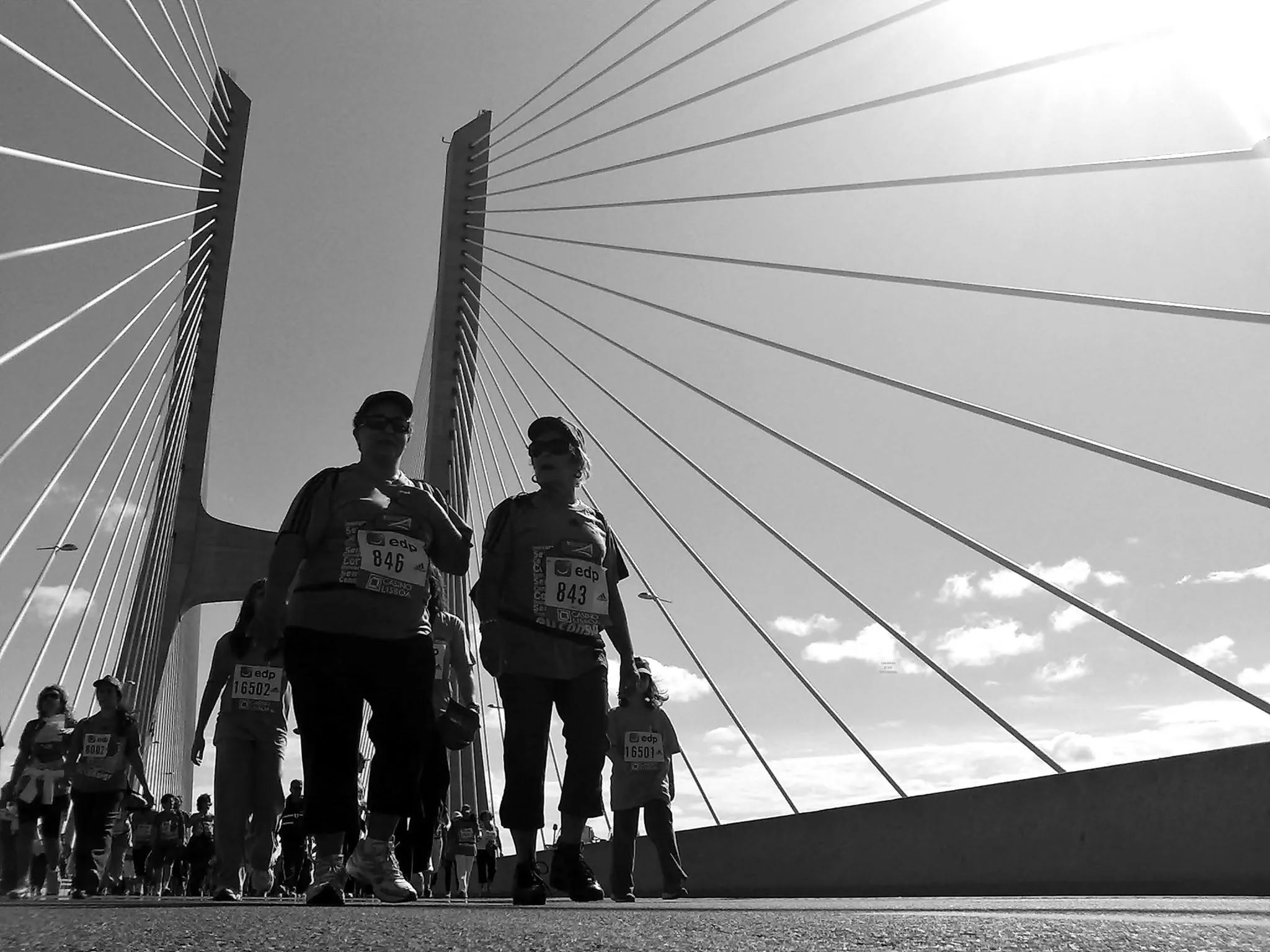 Corrida na ponte. Fotografia de Manuel Tavares da Silva.