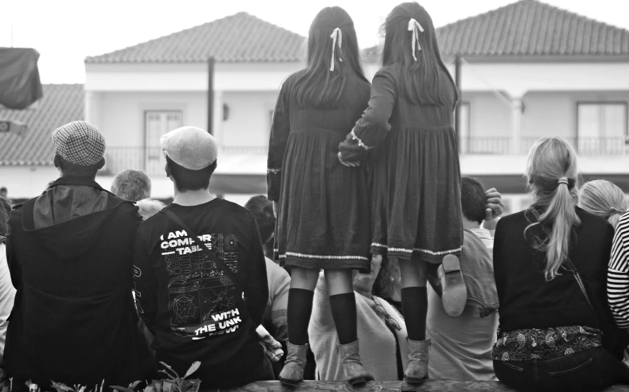 De costas para nós. Fotografia de Manuel Tavares da Silva.